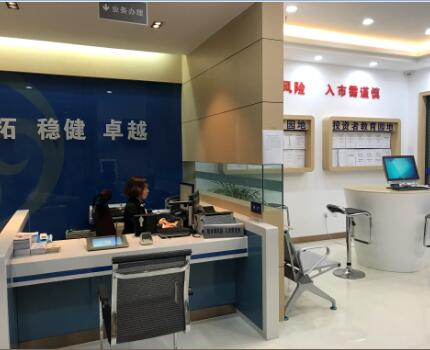 經(jīng)中國(guó)證監(jiān)會(huì)批準(zhǔn)，海通證券成縣東濱河中路營(yíng)業(yè)部成立于2009年7月18日。營(yíng)業(yè)部位于隴南市成縣。營(yíng)業(yè)部依托公司完善的服務(wù)平臺(tái)，為投資者提供了手機(jī)開(kāi)戶、網(wǎng)上開(kāi)戶、E海通財(cái)掌廳等便捷的互聯(lián)網(wǎng)業(yè)務(wù)操作與交易